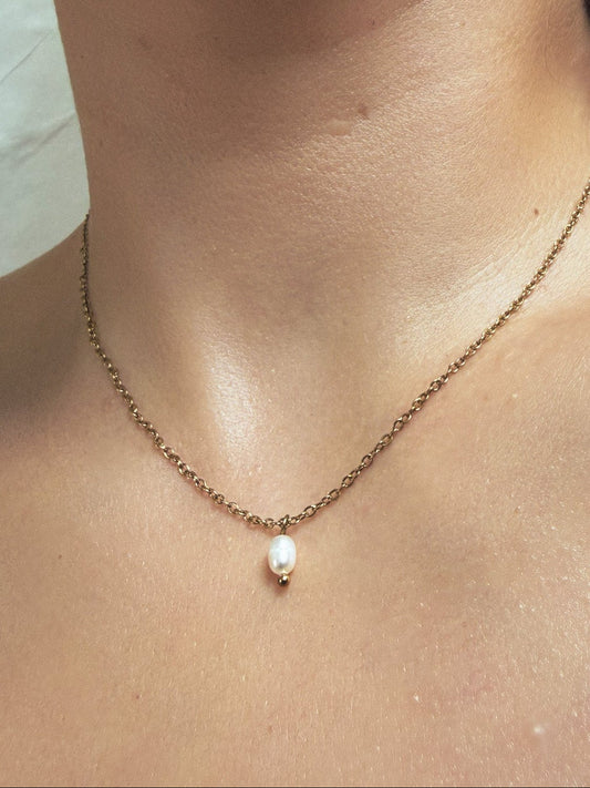 The Isla Pearl Drop Necklace