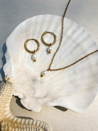 The Isla Pearl Drop Necklace
